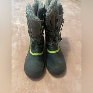 Kamik winter snow boots, size 6Y
